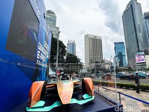 Unboxing Mobil Formula E Gen3 yang Akan Digunakan di Jakarta E-Prix 2023 Unboxing Mobil Formula E Gen3 yang Akan Digunakan di Jakarta E-Prix 2023