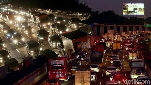 Mudik merupakan tradisi tahunan masyarakat Indonesia setiap hari raya besar, seperti Idul Fitri hingga Natal dan Tahun Baru. Simak sejarah mudik di Indonesia.