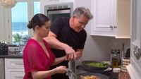 Masak Steak Bareng Gordon Ramsay, Selena Gomez Seolah di MasterChef