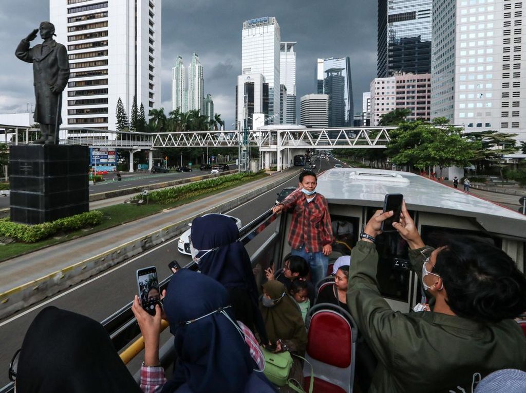 Serunya Keliling Jakarta Naik Bus Tingkat, Cocok Buat Ngabuburit