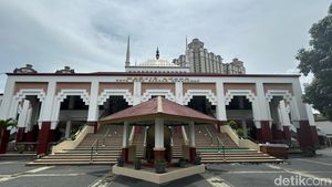 Singgah Sejenak ke Masjid Akbar Kemayoran