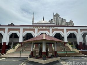 Singgah Sejenak ke Masjid Akbar Kemayoran