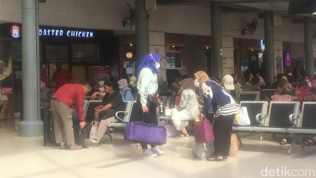 Suasana di Stasiun Pasar Senen Jakpus