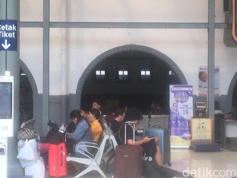 Suasana di Stasiun Pasar Senen Jakpus