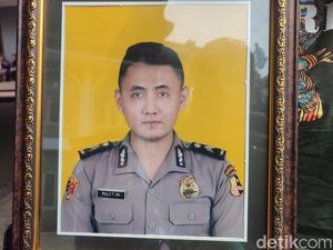 Duka Ayah Briptu RF Tak Percaya Anaknya Tewas Bunuh Diri Duka Ayah Briptu RF Tak Percaya Anaknya Tewas Bunuh Diri