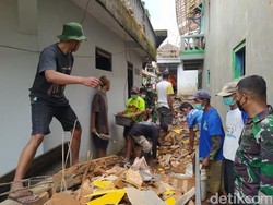Ledakan Petasan di Magelang, Warga Kerja Bakti Bersihkan Puing-puing Rumah