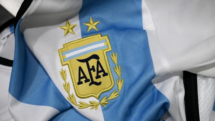 A picture taken on November 8, 2022 in Paris, shows the logo on a jersey of the Argentina national football team for the Football FIFA World Cup 2022 in Qatar. (Photo by FRANCK FIFE / AFP) (Photo by FRANCK FIFE/AFP via Getty Images)