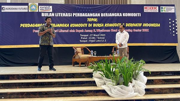 Upaya Meningkatkan Literasi Perdagangan Komoditi Kepada Mahasiswa