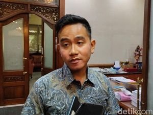 Gibran Sapa Mimin Twitter Gerindra: Siapa Tahu Mau Bagi THR atau Kolak Gibran Sapa Mimin Twitter Gerindra: Siapa Tahu Mau Bagi THR atau Kolak
