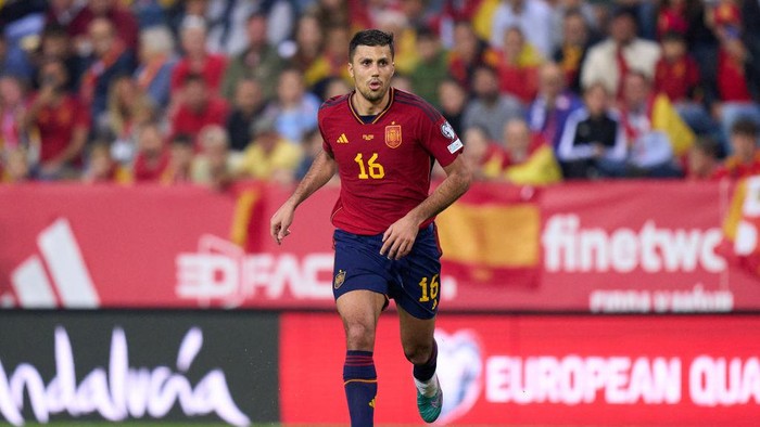 1476683704 MALAGA, SPAIN - MARCH 25: Rodri Hernandez of Spain in action during the UEFA EURO 2024 qualifying round group A match between Spain and Norway at La Rosaleda Stadium on March 25, 2023 in Malaga, Spain. (Photo by Angel Martinez/Getty Images)
