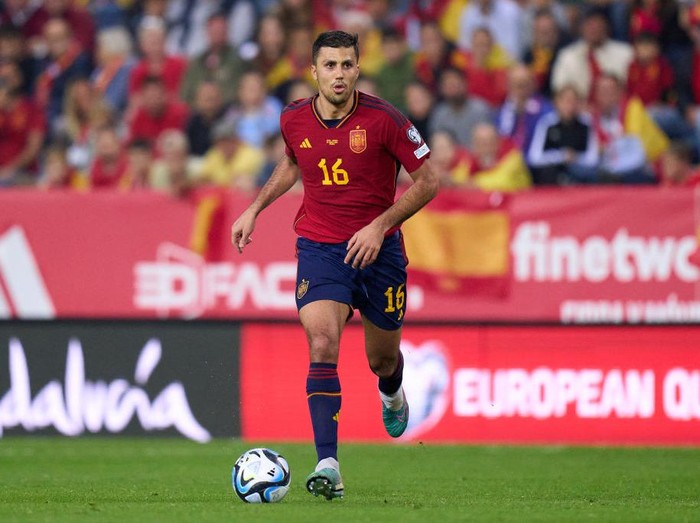 MALAGA, SPAIN - MARCH 25: Rodri Hernandez of Spain in action during the UEFA EURO 2024 qualifying round group A match between Spain and Norway at La Rosaleda Stadium on March 25, 2023 in Malaga, Spain. (Photo by Angel Martinez/Getty Images)