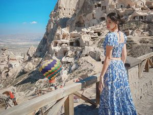 8 Foto Anya Geraldine Liburan ke Cappadocia, Pancarkan Pesona Cantik Natural 8 Foto Anya Geraldine Liburan ke Cappadocia, Pancarkan Pesona Cantik Natural