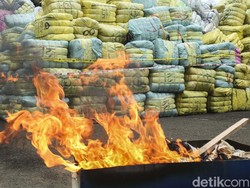 Miris! RI Jadi Tempat Sampah Pakaian Bekas dari Negara Maju
