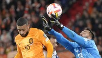 Tim tuan rumah mencetak gol memasuki menit ke-23. Memphis Depay menorehkan namanya di papan skor. Belanda unggul 1-0.  