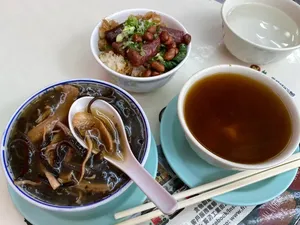 Berani Coba? Sup Ular Berkuah Kental Jadi Menu Jagoan Resto Ini