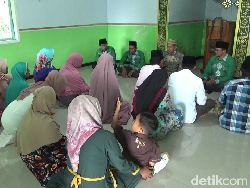 Semangat Budiono Bina Puluhan Mualaf di Lereng Gunung Semeru Lumajang