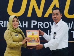 Bupati Mojokerto Serahkan Laporan Keuangan ke BPK Jatim Tepat Waktu