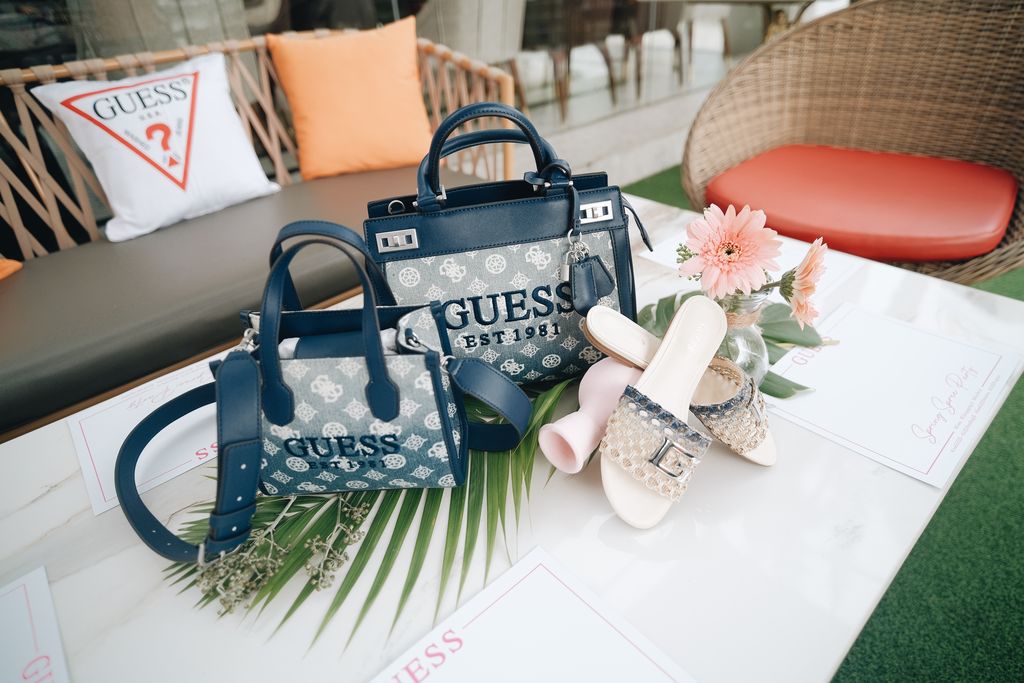 GUESS Accessories Spring 2023