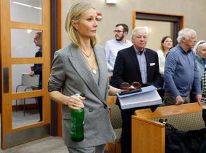 Foto: Gaya Gwyneth Paltrow di Sidang Kasus Tabrakan Ski yang Jadi Sorotan