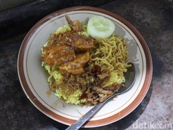 Hidden Gem Nasi Kuning Legendaris di Jombang Cocok untuk Menu Sahur