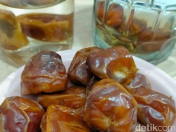Kurma Masih Jadi Primadona Takjil di Surabaya, Jenis Ini Paling Banyak Diburu