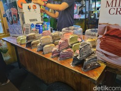 Sederet Pasar Takjil di Surabaya Selatan Bikin Lapar Mata, Jam Buka-Menunya