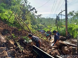 Longsor, Akses Banjarnegara-Dieng via Plipiran Ditutup untuk Mobil