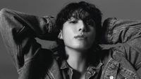 Gaya Jungkook BTS Jadi Global Ambassador Calvin Klein, Pamer Perut Sixpack
