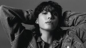 Gaya Jungkook BTS Jadi Global Ambassador Calvin Klein, Pamer Perut Sixpack