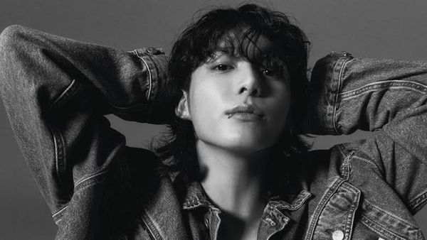 Gaya Jungkook BTS Jadi Global Ambassador Calvin Klein, Pamer Perut Sixpack