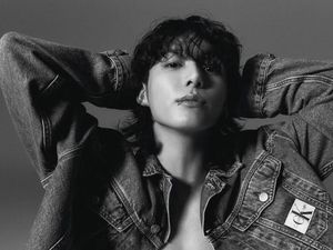 Gaya Jungkook BTS Jadi Global Ambassador Calvin Klein, Pamer Perut Sixpack