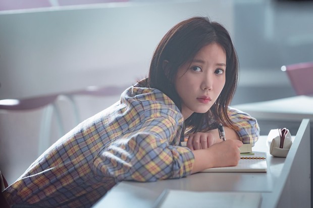 Kang Mi Rae, tokoh introvert dalam My ID Is Gangnam Beauty / Foto: Netflix.com/My ID Is Gangnam Beauty