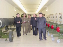 Kapal Induk AS Tiba di Korsel, Korut Pamer Hulu Ledak Nuklir Terbaru!