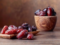 Mengenal Tahnik, Amalan Sunnah di Zaman Rasulullah Menyambut Kelahiran Bayi