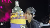 7 Foto Lisa BLACKPINK Rayakan Ultah di Filipina, Dapat Kejutan dari Fans