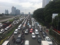 Jalan TB Simatupang Arah Fatmawati Macet, Pengendara Adu Klakson
