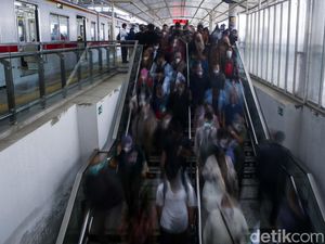Pengguna KRL Sepakat Stasiun Manggarai Jangan Jadi Stasiun Transit Pengguna KRL Sepakat Stasiun Manggarai Jangan Jadi Stasiun Transit