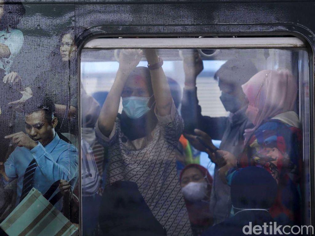 Syarat Naik Kereta Api: Penumpang Boleh Tak Pakai Masker Syarat Naik Kereta Api: Penumpang Boleh Tak Pakai Masker