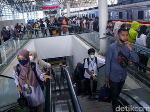 Melihat Kondisi di Stasiun Manggarai yang Ramai Setiap Hari