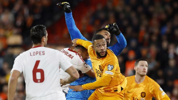 Soccer Football - UEFA Euro 2024 Qualifier - Group B - Netherlands v Gibraltar - Feyenoord Stadium, Rotterdam, Netherlands - March 27, 2023 Netherlands' Memphis Depay scores their first goal REUTERS/Piroschka Van De Wouw