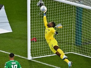 Magis Mike Maignan Bersama AC Milan