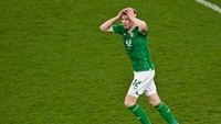 Nathan Collins tahu persis betapa pentingnya penyelamatan Maignan yang menggagalkan peluangnya bikin gol. Foto: Sportsfile via Getty Images/Piaras Ó Mídheach