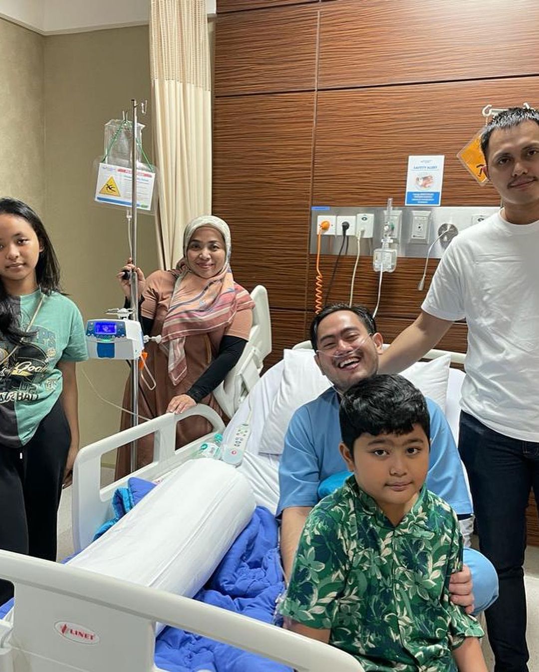 Momen Nassar dijenguk Musdalifah dan anak kandungnya,