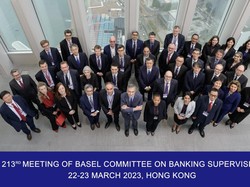 OJK Minta Perbankan RI Perkuat Tata Kelola & Manajemen Risiko