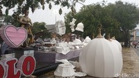 Dihajar Hujan-Angin, Ornamen Masjid Sheikh Zayed Hancur Berantakan