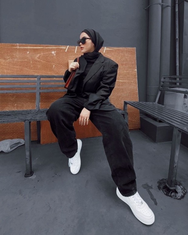 Outfit bukber ala Sivia Azizah/Foto: Instagram.com/Siviazizah Outfit bukber ala Sivia Azizah