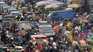 Pasar Tumpah Bikin Macet, Nih Potretnya