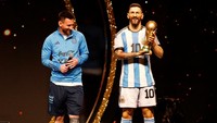 Ini adalah momen ketika Messi berjumpa kembarannya. Foto: REUTERS/CESAR OLMEDO