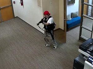 CCTV Pelaku Penembakan SD di AS, Bawa 2 Senapan Serbu