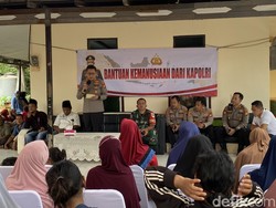 Polres Depok Salurkan 500 Paket Bansos Kapolri ke Warga